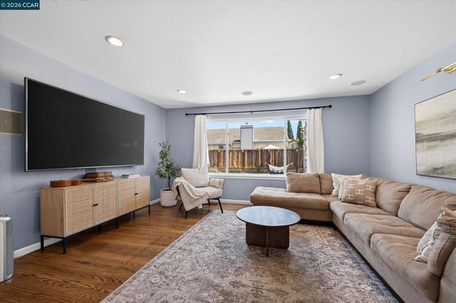 1560 American Beauty Dr, Concord, CA 94521