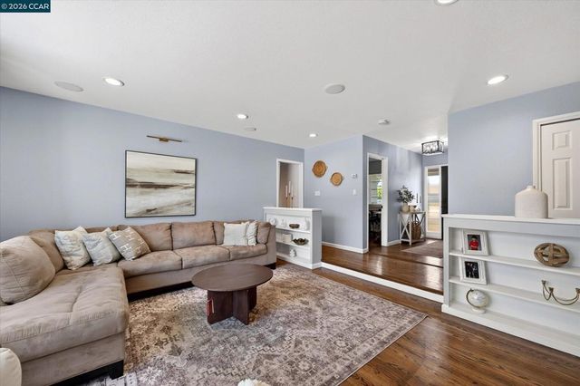 1560 American Beauty Dr, Concord, CA 94521