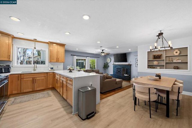 1560 American Beauty Dr, Concord, CA 94521