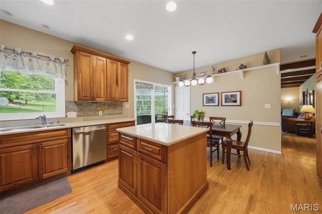 739 Bent Brook Road, St Louis, MO 63122
