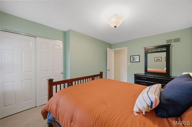 739 Bent Brook Road, St Louis, MO 63122