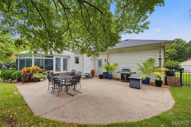 739 Bent Brook Road, St Louis, MO 63122