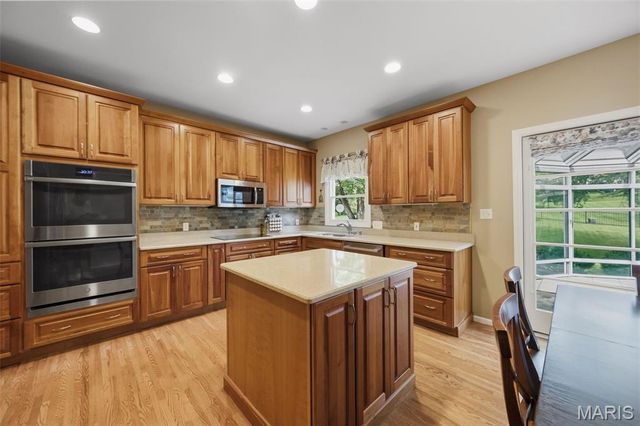 739 Bent Brook Road, St Louis, MO 63122
