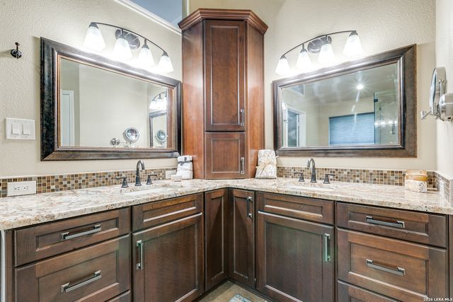 16410 Pemoak Dr., San Antonio, TX 78240