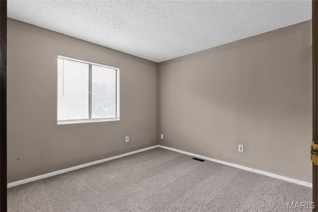 15553 95th Avenue, Florissant, MO 63034