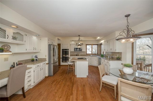 16401 Wilson Farm Drive, Chesterfield, MO 63005