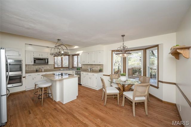 16401 Wilson Farm Drive, Chesterfield, MO 63005