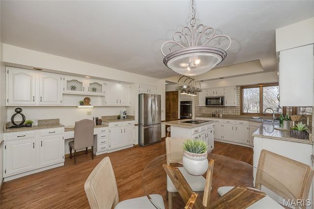 16401 Wilson Farm Drive, Chesterfield, MO 63005