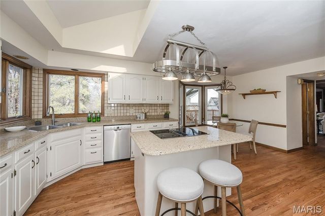 16401 Wilson Farm Drive, Chesterfield, MO 63005