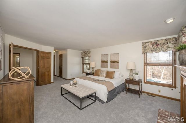 16401 Wilson Farm Drive, Chesterfield, MO 63005