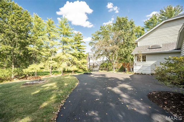 16401 Wilson Farm Drive, Chesterfield, MO 63005