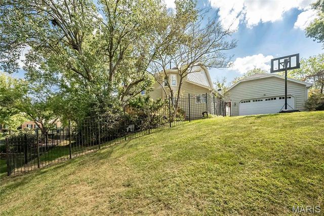 16401 Wilson Farm Drive, Chesterfield, MO 63005