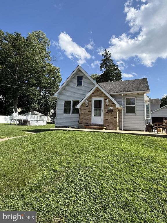 2265 OGDEN AVE, BENSALEM, PA 19020 — exterior