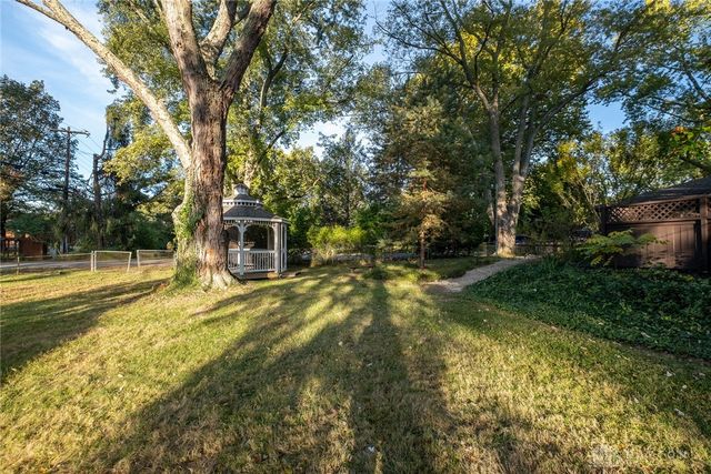 2006 S Linda Drive, Bellbrook, OH 45305