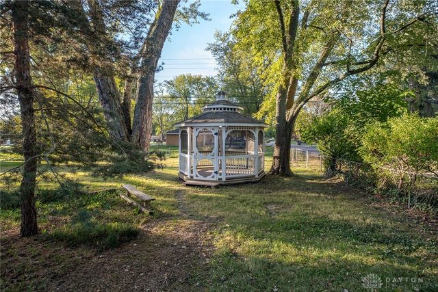 2006 S Linda Drive, Bellbrook, OH 45305