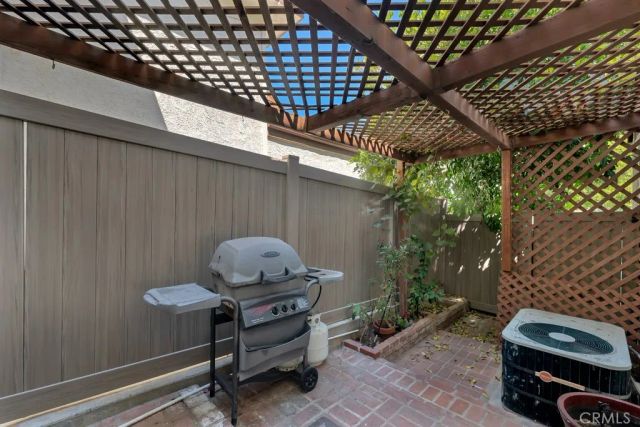 10121 Larwin Avenue 3, Chatsworth, CA 91311