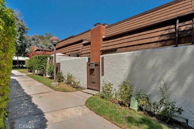 10121 Larwin Avenue 3, Chatsworth, CA 91311