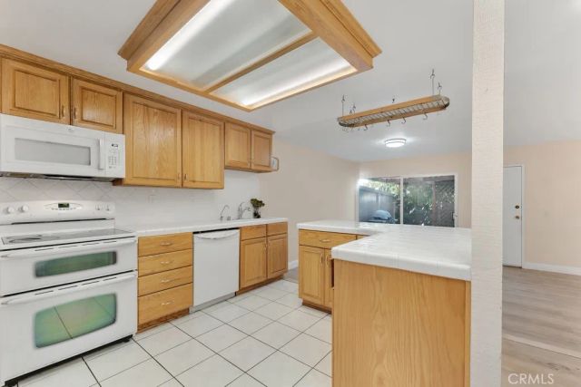 10121 Larwin Avenue 3, Chatsworth, CA 91311