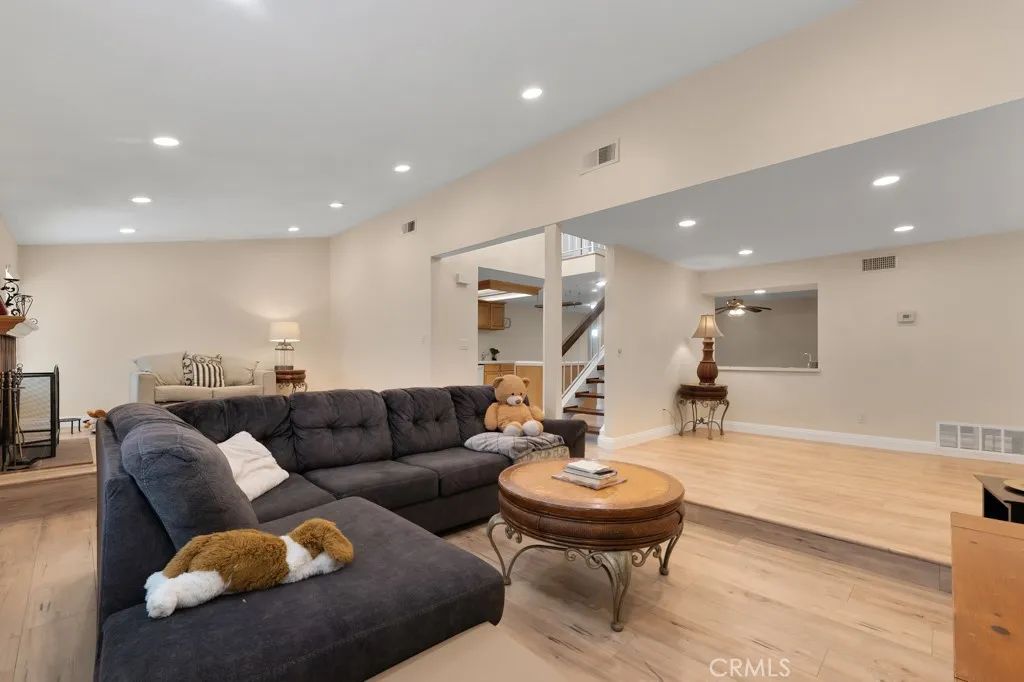 10121 Larwin Avenue 3, Chatsworth, CA 91311