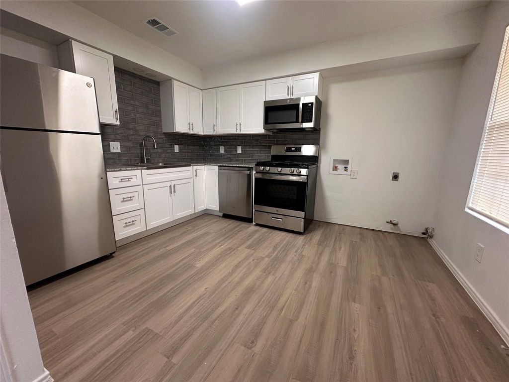 6910 Circle S RD A, Austin, TX 78745