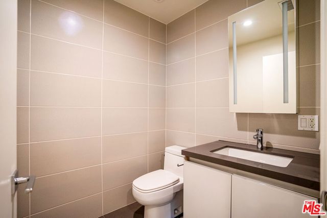 938 S ORANGE GROVE Avenue 201, Los Angeles, CA 90036