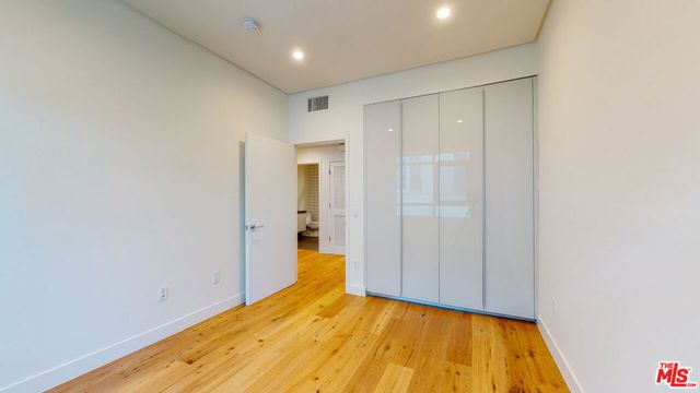 938 S ORANGE GROVE Avenue 201, Los Angeles, CA 90036