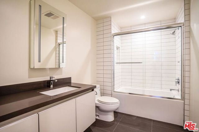 938 S ORANGE GROVE Avenue 201, Los Angeles, CA 90036