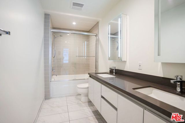 938 S ORANGE GROVE Avenue 201, Los Angeles, CA 90036