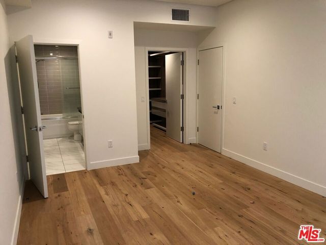 938 S ORANGE GROVE Avenue 201, Los Angeles, CA 90036