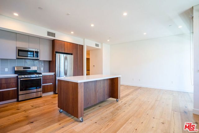 938 S ORANGE GROVE Avenue 201, Los Angeles, CA 90036