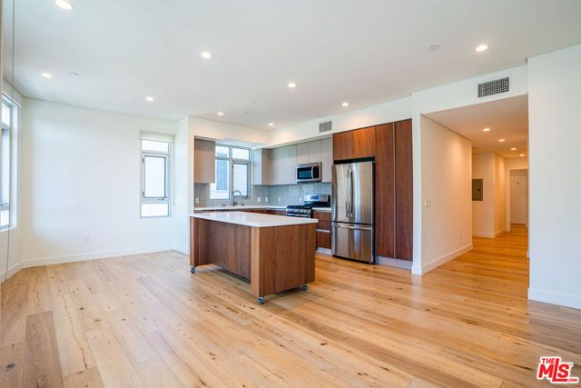 938 S ORANGE GROVE Avenue 201, Los Angeles, CA 90036