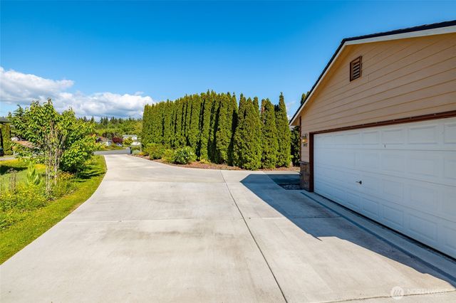 1803 S 30th Street, Mount Vernon, WA 98274