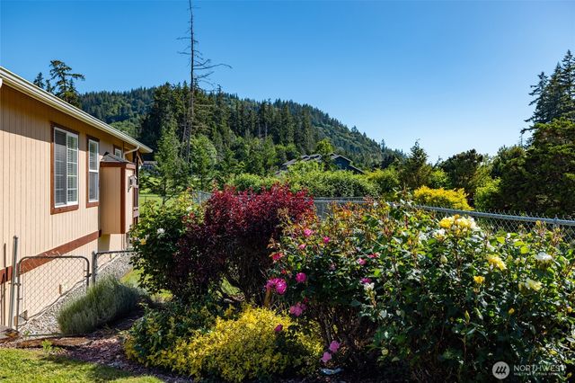 1803 S 30th Street, Mount Vernon, WA 98274