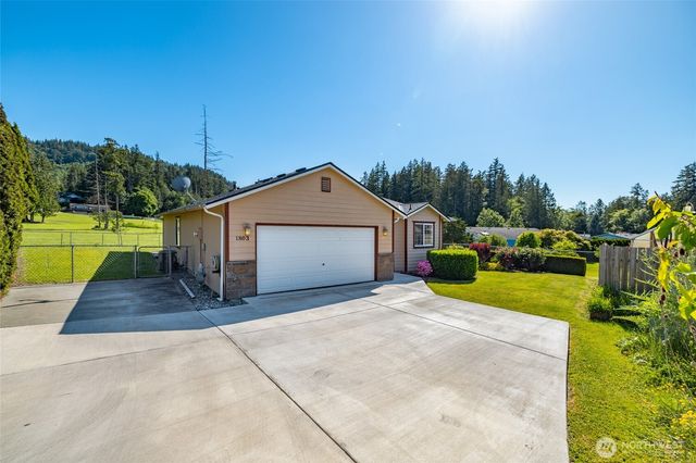 1803 S 30th Street, Mount Vernon, WA 98274