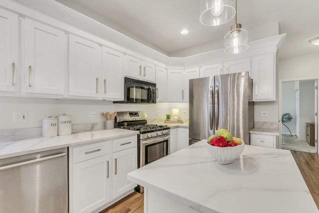744 Strawberry Fields, Gurnee, IL 60031