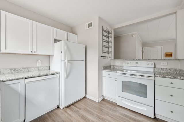 6212 N West Park View st, Park City, KS 67219