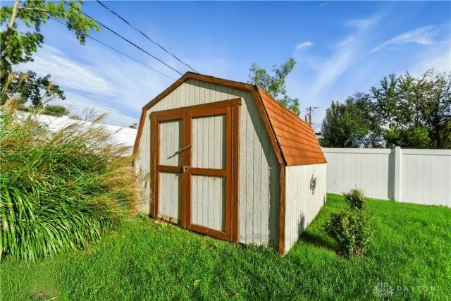 1221 Linda Lane, Fairborn, OH 45324