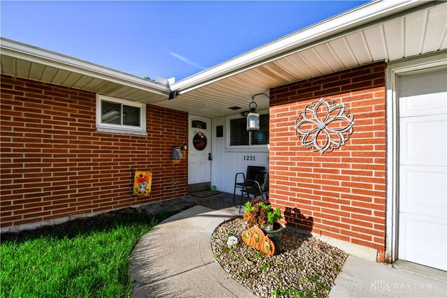 1221 Linda Lane, Fairborn, OH 45324