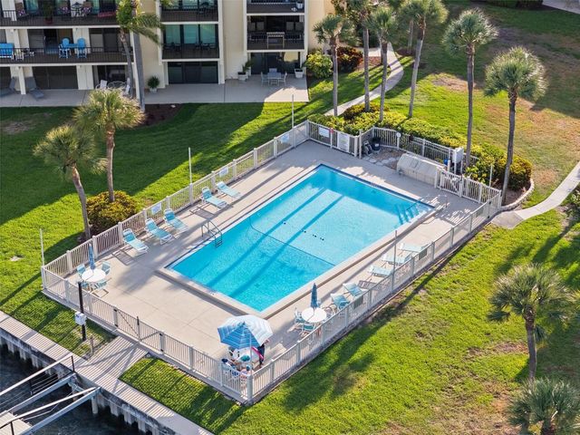 7540 SUNSHINE SKYWAY LANE S T35, St Petersburg, FL 33711