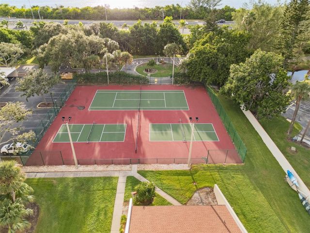 7540 SUNSHINE SKYWAY LANE S T35, St Petersburg, FL 33711