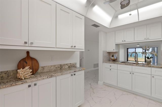 7540 SUNSHINE SKYWAY LANE S T35, St Petersburg, FL 33711