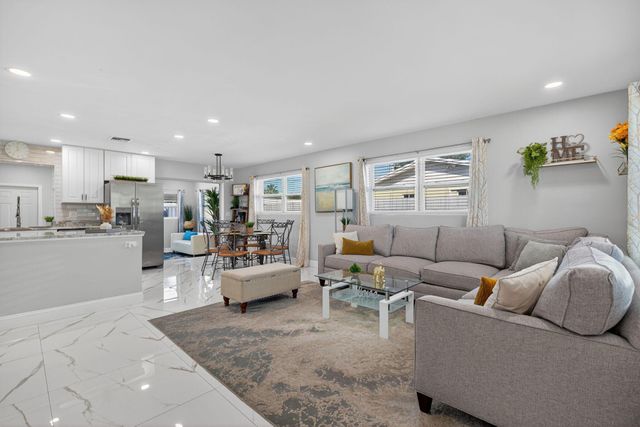 511 Iris Avenue, Palm Beach Gardens, FL 33410