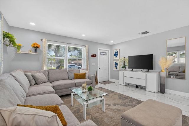 511 Iris Avenue, Palm Beach Gardens, FL 33410