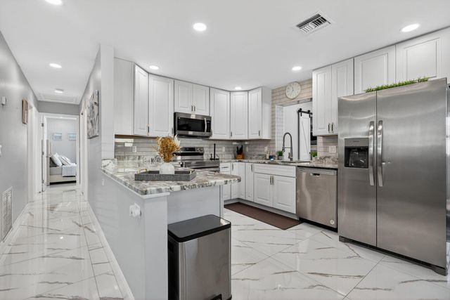 511 Iris Avenue, Palm Beach Gardens, FL 33410