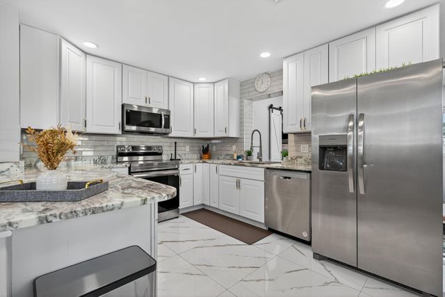 511 Iris Avenue, Palm Beach Gardens, FL 33410