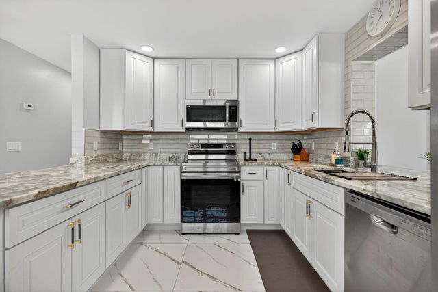 511 Iris Avenue, Palm Beach Gardens, FL 33410