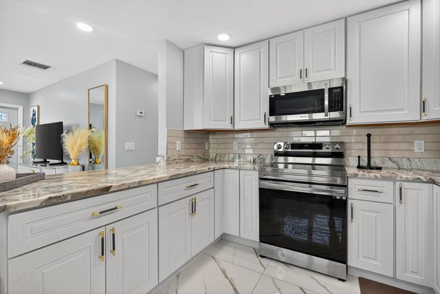 511 Iris Avenue, Palm Beach Gardens, FL 33410