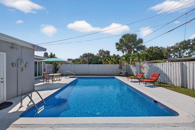 511 Iris Avenue, Palm Beach Gardens, FL 33410