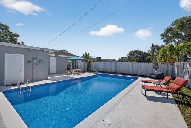 511 Iris Avenue, Palm Beach Gardens, FL 33410