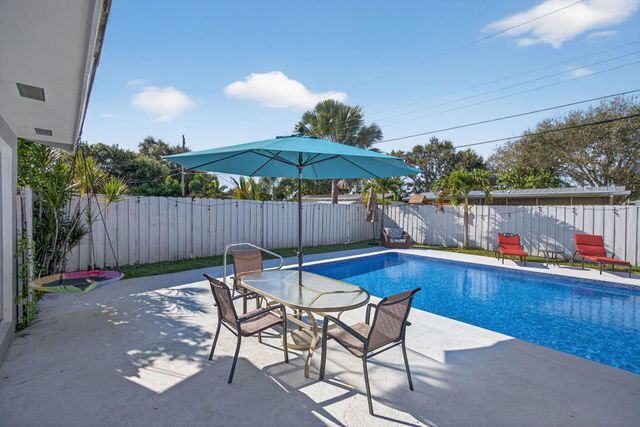 511 Iris Avenue, Palm Beach Gardens, FL 33410